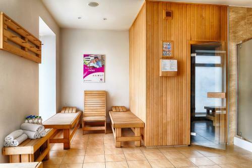 Hotel Focus Katowice Chorz�w