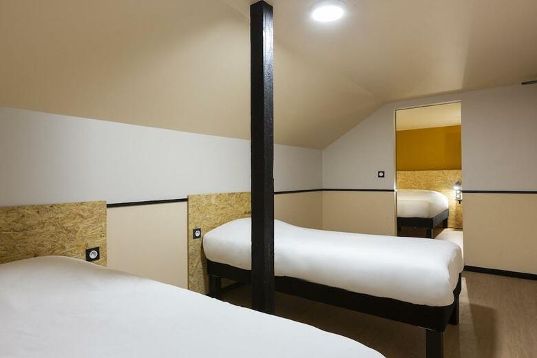 Kyriad Villeneuve La Garenne Hotel