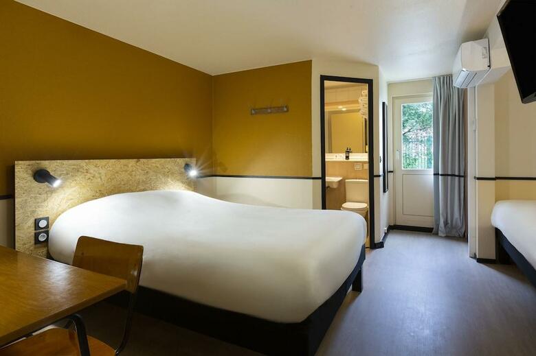 Kyriad Villeneuve La Garenne Hotel
