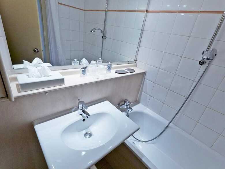Kyriad Villeneuve La Garenne Hotel