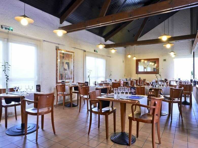 Kyriad Villeneuve La Garenne Hotel