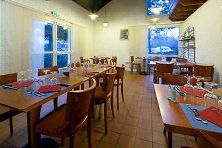 Kyriad Villeneuve La Garenne Hotel