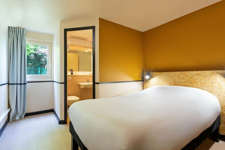 Kyriad Villeneuve La Garenne Hotel