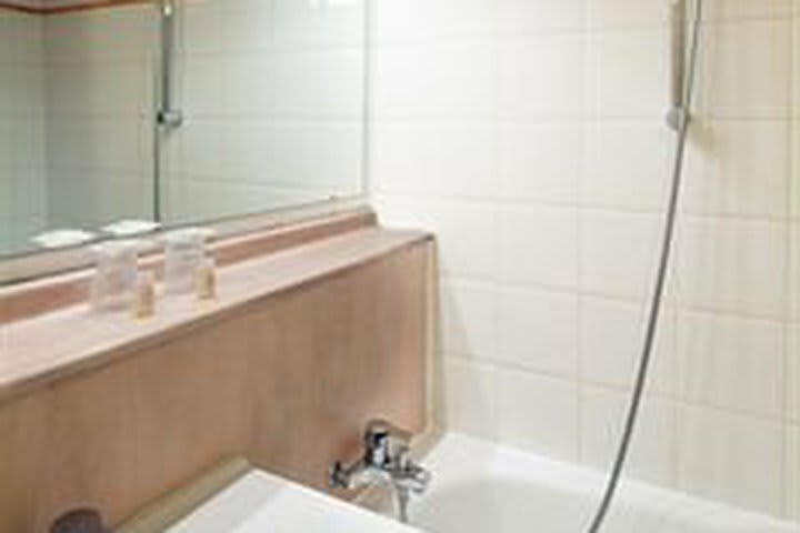 Kyriad Villeneuve La Garenne Hotel