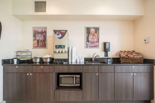 Motel 6 Kingston Ontario
