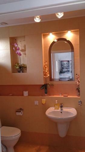 Hostal Metro Budget Place - Arkadia City Center