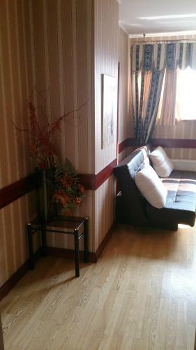 Hostal Metro Budget Place - Arkadia City Center