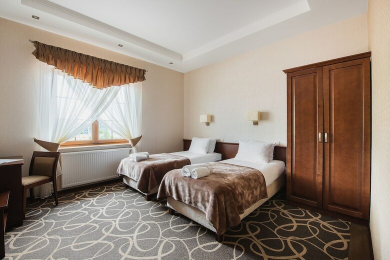 Hostal Hotel Dw�r Choiny