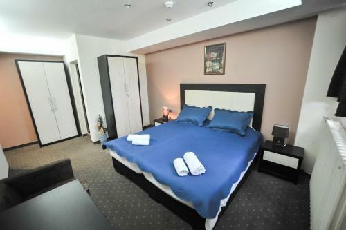 B&B Rose