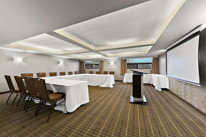Best Western Plus Toronto North York Hotel & Suites