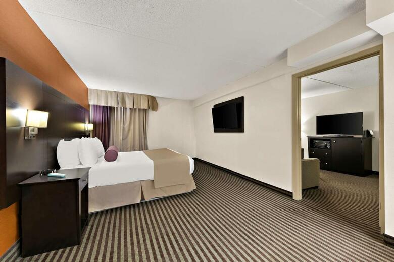 Best Western Plus Toronto North York Hotel & Suites