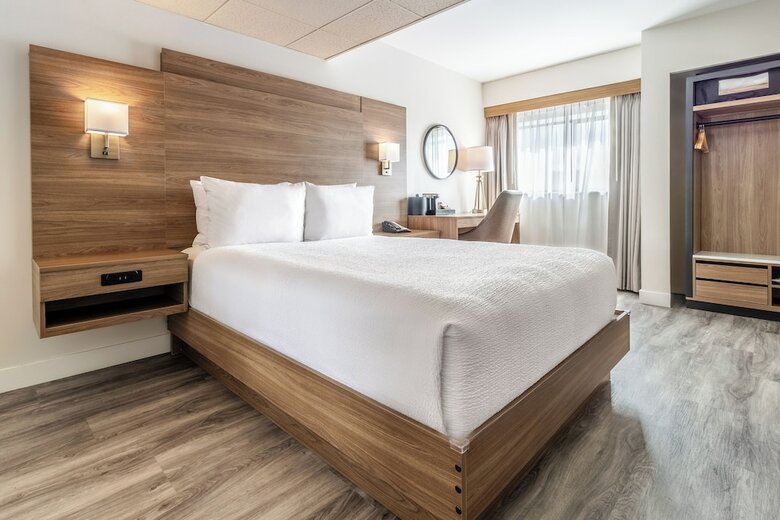 Atrium Hotel Vancouver