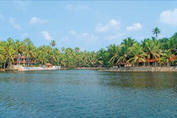 Hotel Beach And Lake Ayurvedic Resort