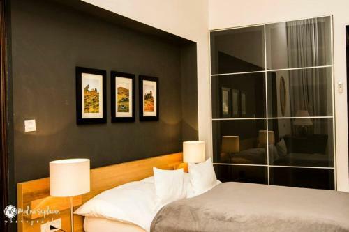 Qiu Hotel Rooms