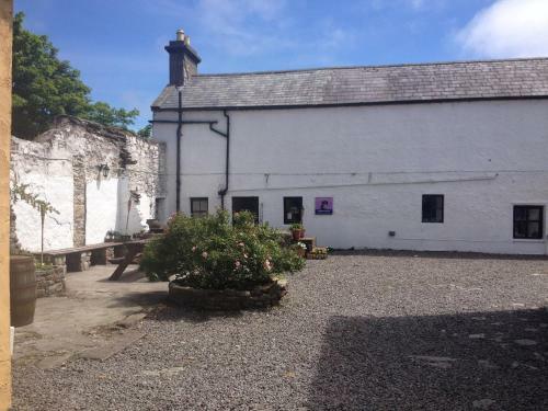 The Valley House Hostel & Bar