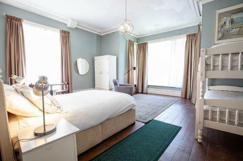 The Valley House Hostel & Bar