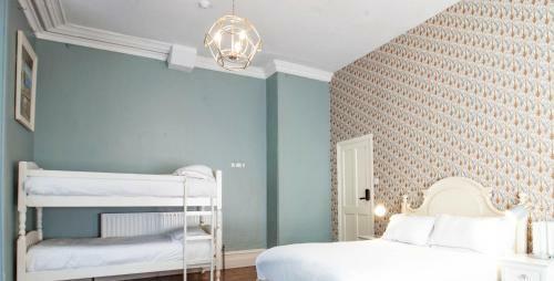 The Valley House Hostel & Bar