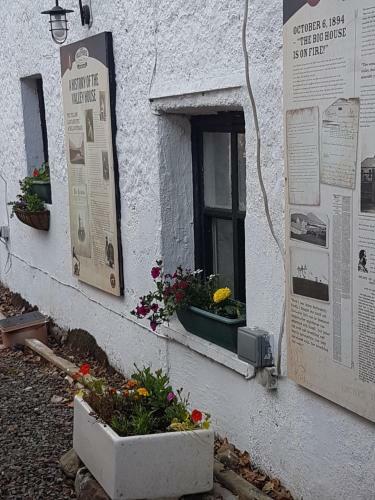 The Valley House Hostel & Bar