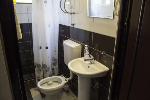 Hostal Private Accommodation Kubura