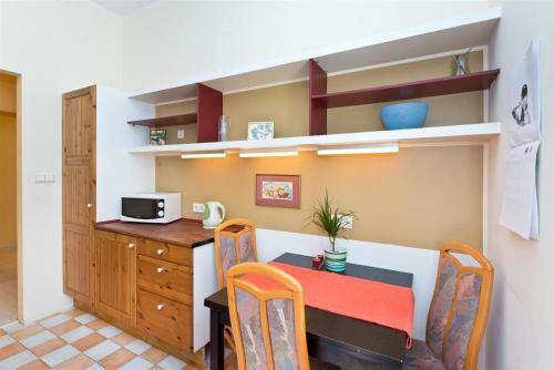 Apartment With Cosy Garden