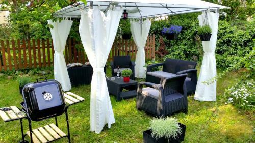 Apartment With Cosy Garden