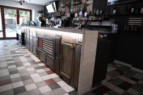 Hostal Drommire In Plassa E Clesia