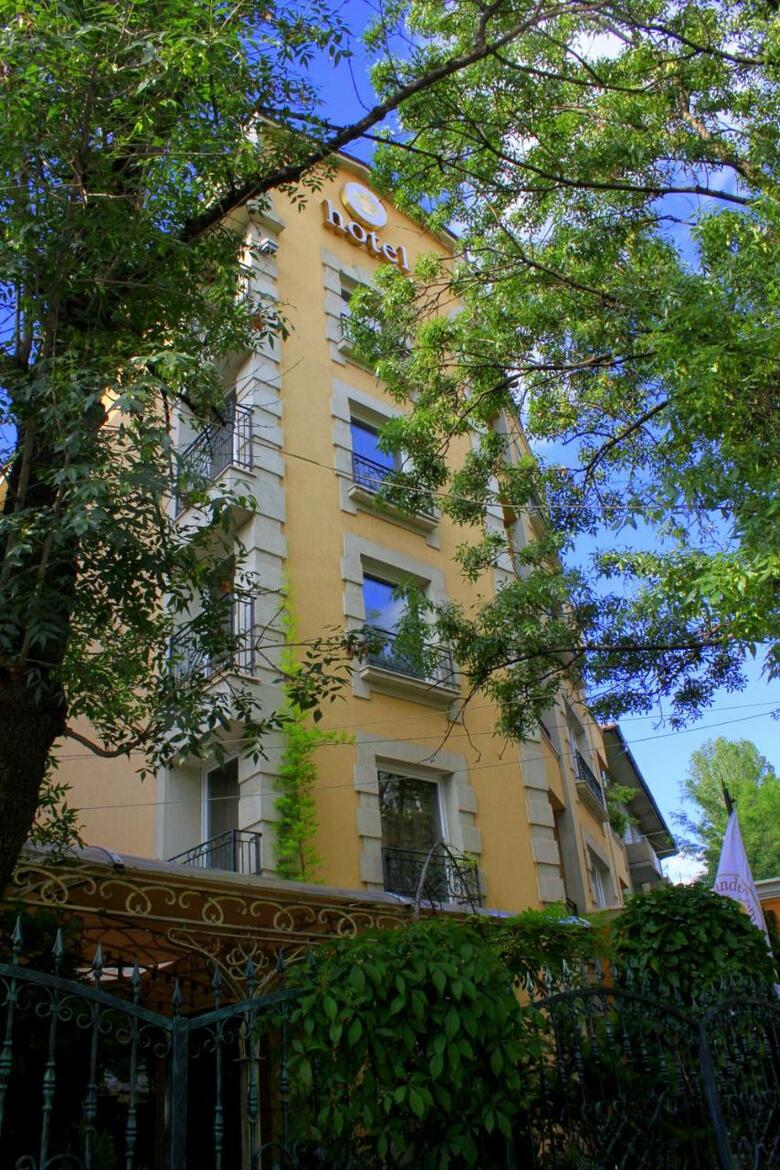 Hotel Meg-lozenetz