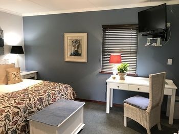 Hostal The Crown Guest House