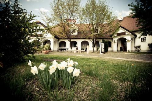 Hotel Gastland M1 Restaurant & Conference Center