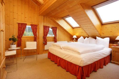 Bellaval Hotel & Restaurant
