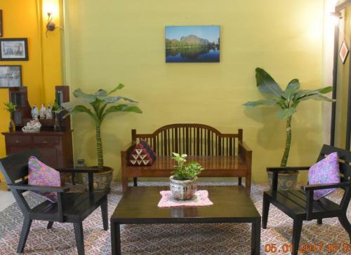 Hostal Thaweesuk Hotel