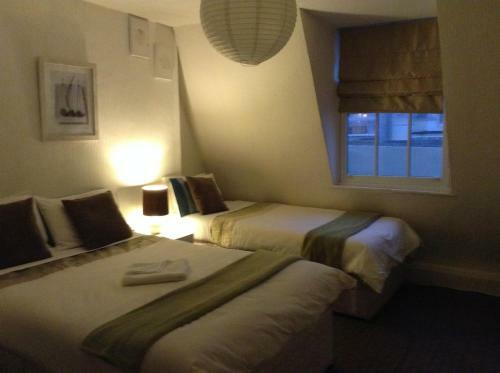 Hostal Citadel House Hotel