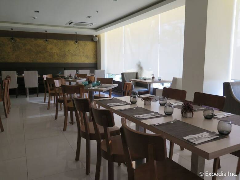 Hotel Home Crest Residences