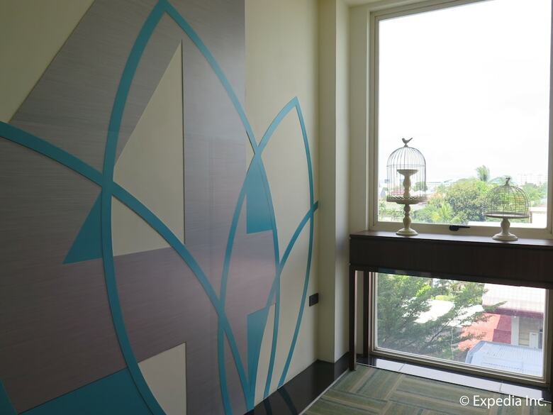 Hotel Home Crest Residences
