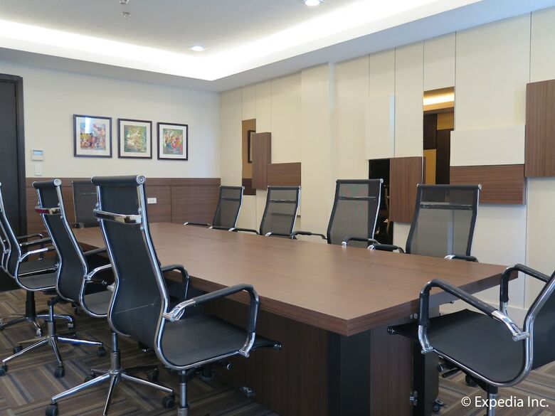 Hotel Home Crest Residences