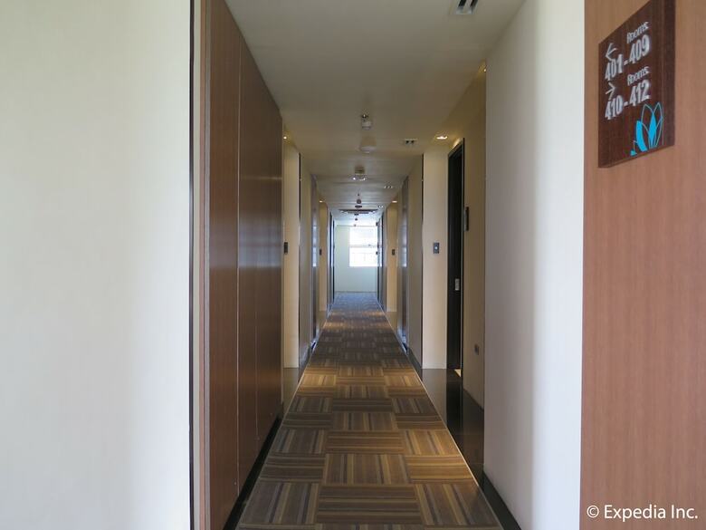 Hotel Home Crest Residences