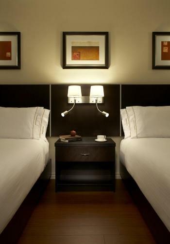 Hotel Holiday Inn Express Montreal Airport