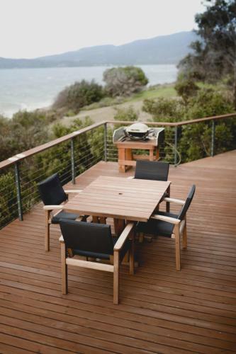 Larus Waterfront Cottage