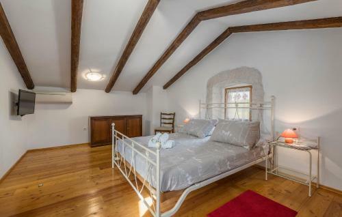 Hostal Holiday Home Peresiji 81