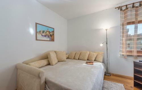 Hostal Holiday Home Peresiji 81