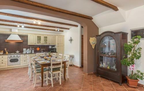 Hostal Holiday Home Peresiji 81
