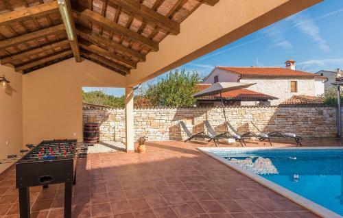 Hostal Holiday Home Peresiji 81