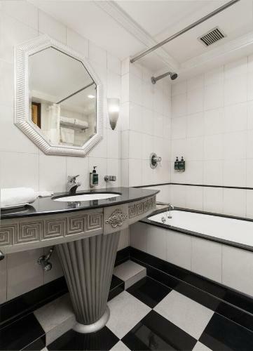 Hotel Ritz Inn