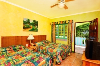 Hotel Doctors Cave Beach