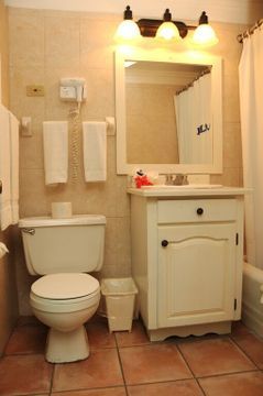Hotel Doctors Cave Beach