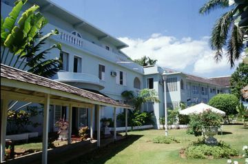 Hotel Doctors Cave Beach