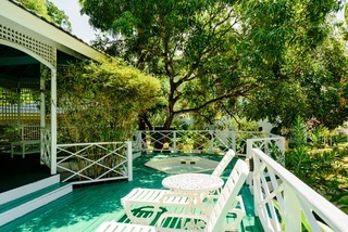 Hotel Doctors Cave Beach