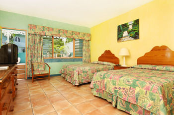 Hotel Doctors Cave Beach