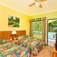 Hotel Doctors Cave Beach