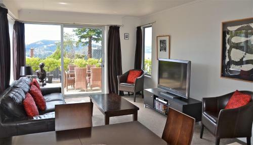 Roslyn Apartments